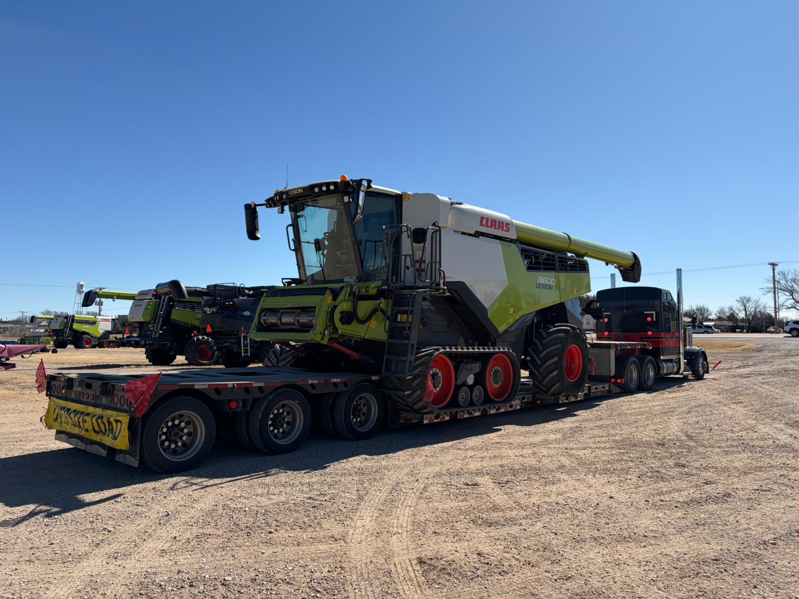 Claas combine loaded on the RGN double drop